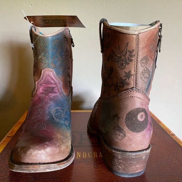 Corral Women’s Vintage Multi Color Engraved Boot - Picture 2 of 14